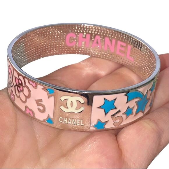 Authentic Chanel Pink and Silver Enamel Bangle Bracelet Flowers Stars No.5 - Picture 6 of 15